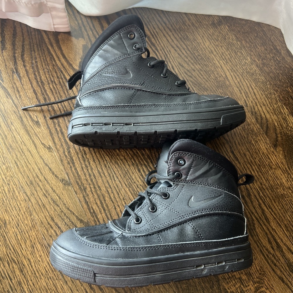Nike Woodside 2 High Top Boots Sneakers Shoes Youth Size 2Y  Black 524873-004